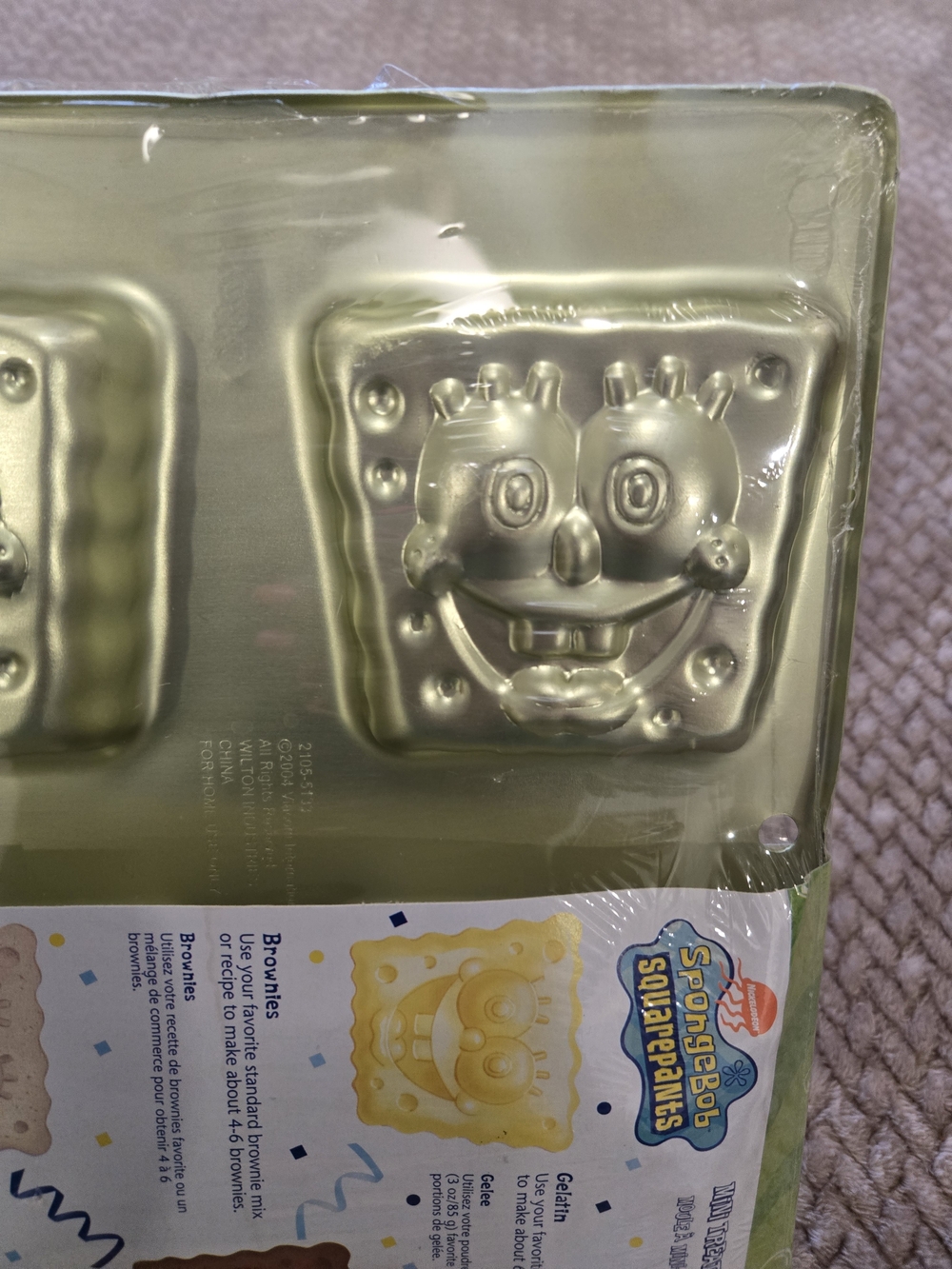 SpongeBob SquarePants Mini Treats Pan - Gold Baking Mold - Picture 5 of 9